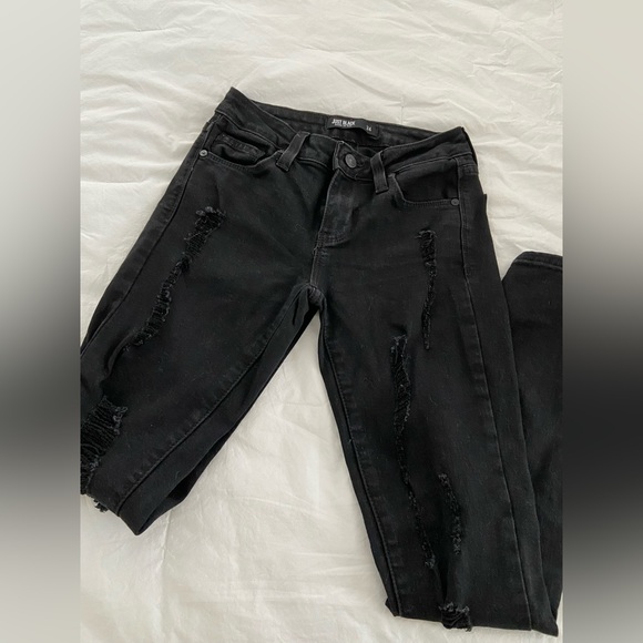 Black shredded distressed skinny jeans - Picture 2 of 5